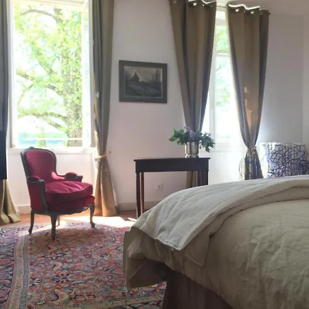 Domaine Cazenave Bed and Breakfast *